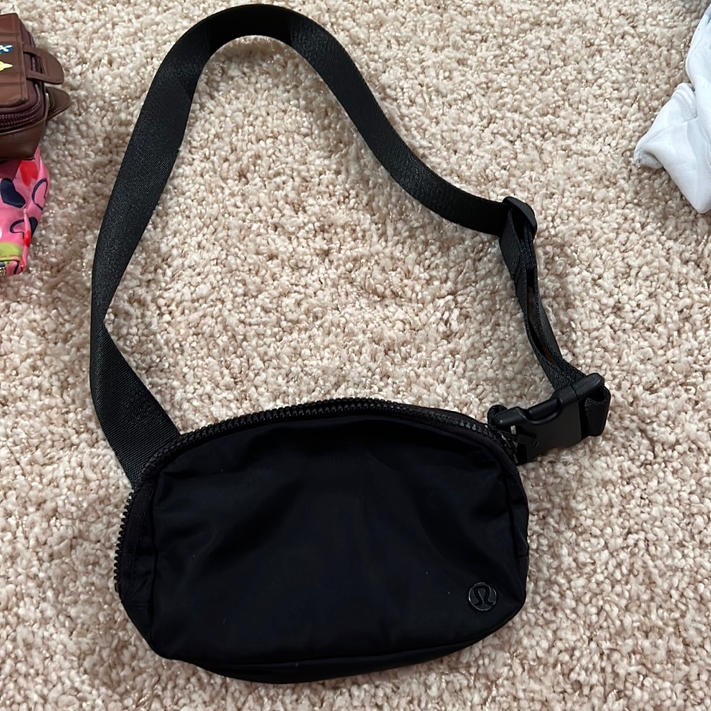 Lululemon Black everywhere belt bag